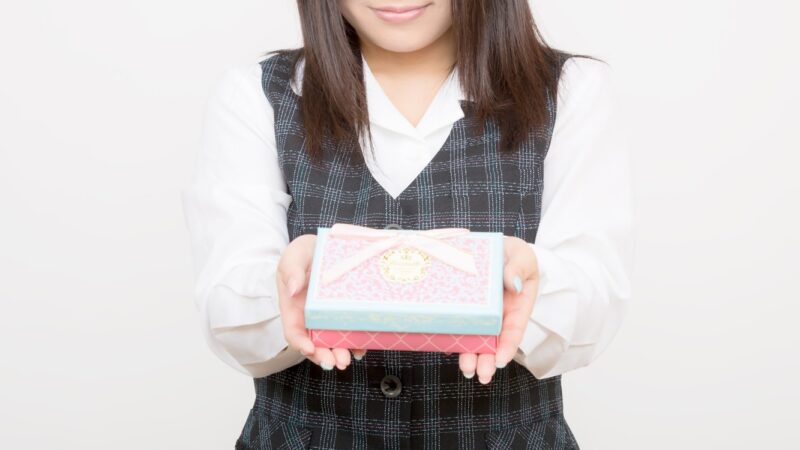 家系図をプレゼントする方法【行政書士監修】